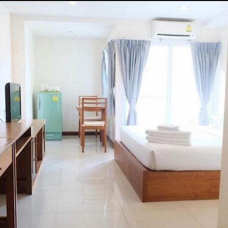 Oyo 1097 Thep Apartment Pattaya Luaran gambar