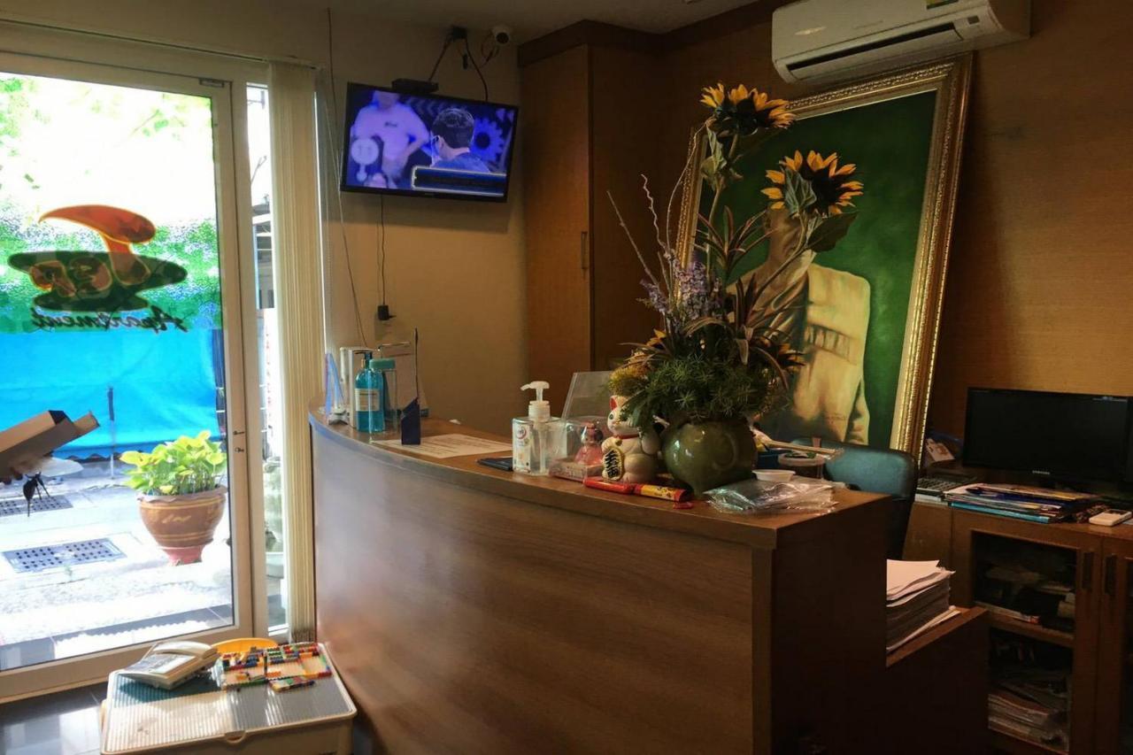 Oyo 1097 Thep Apartment Pattaya Luaran gambar