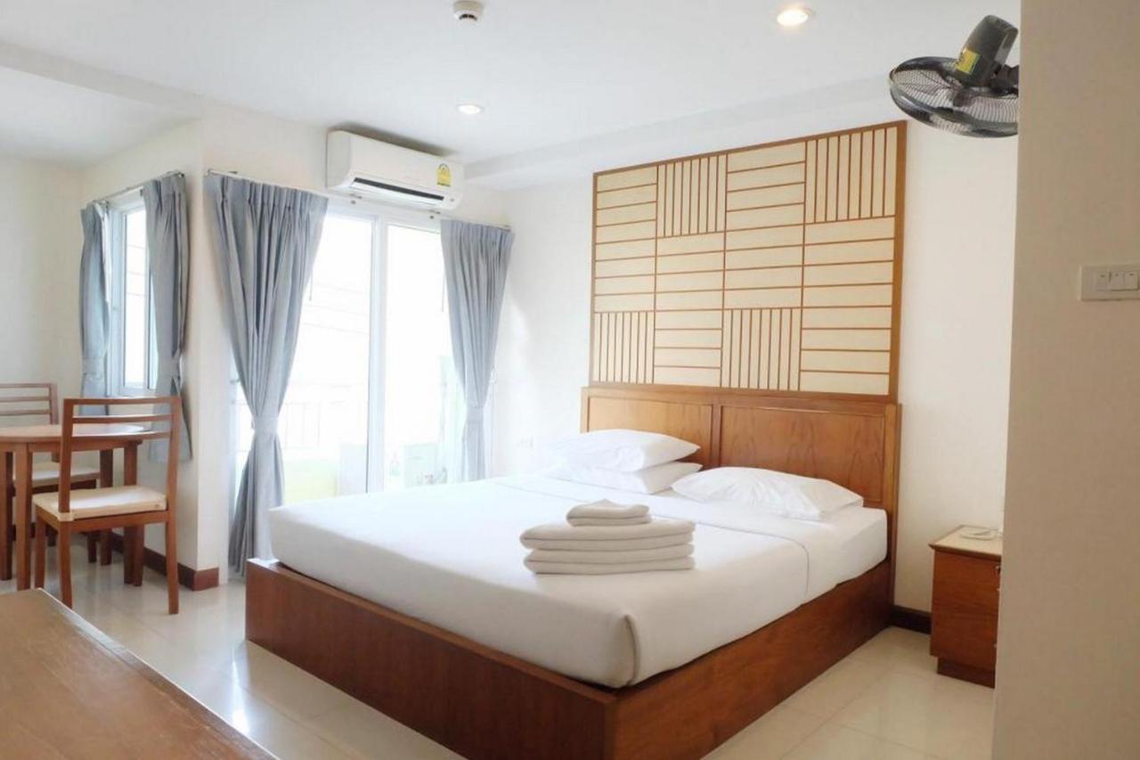 Oyo 1097 Thep Apartment Pattaya Luaran gambar