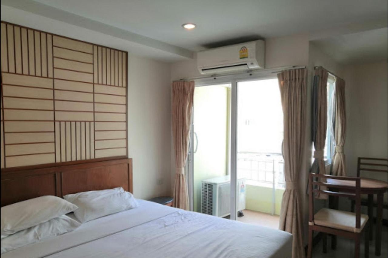 Oyo 1097 Thep Apartment Pattaya Luaran gambar