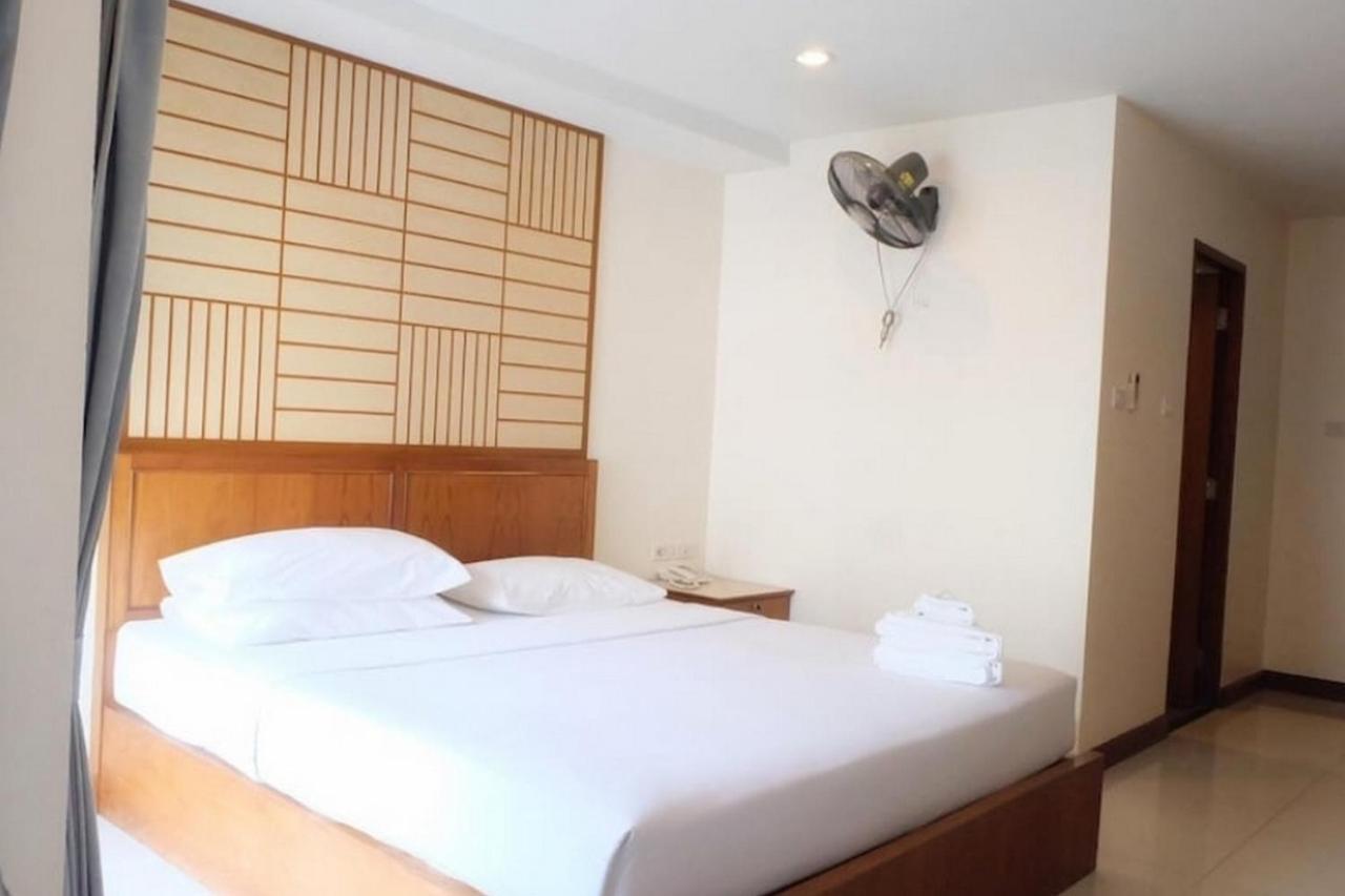 Oyo 1097 Thep Apartment Pattaya Luaran gambar