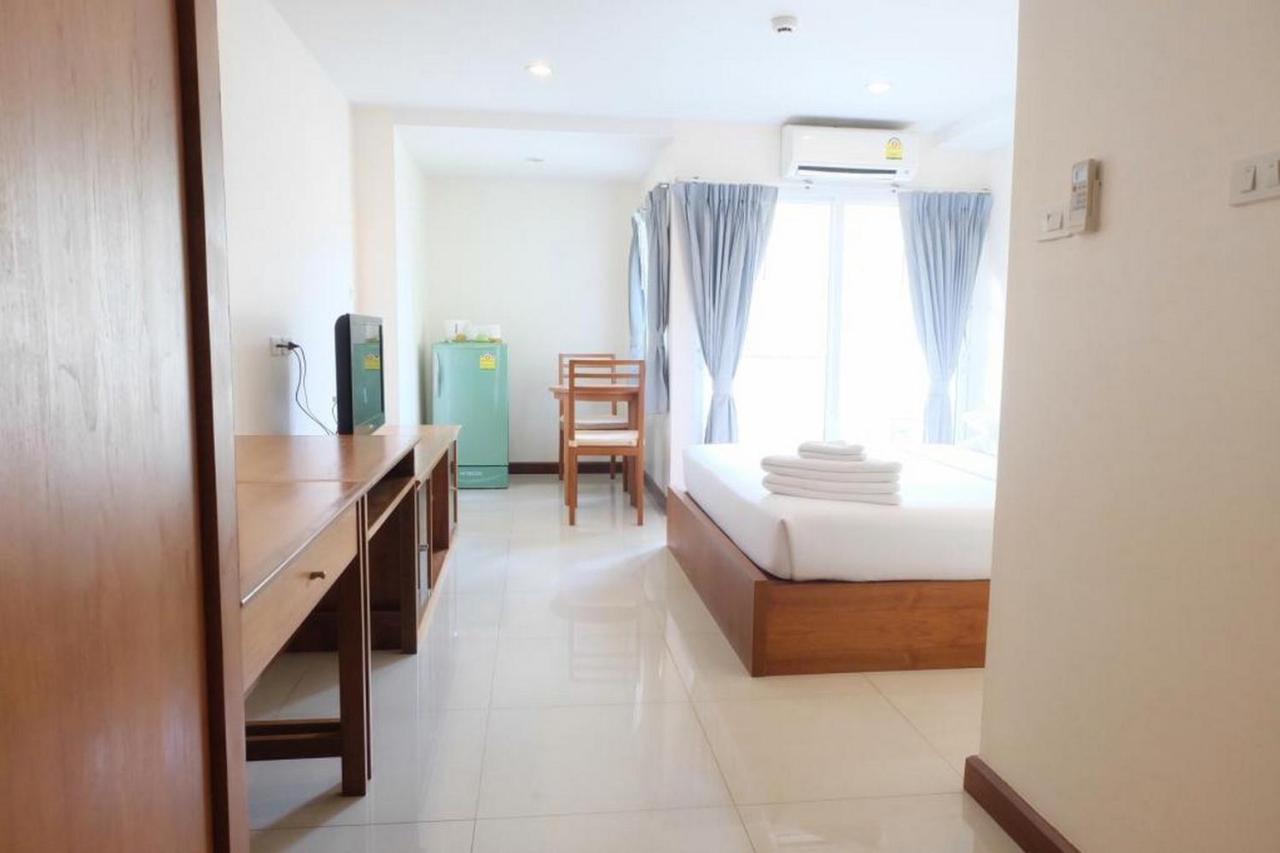 Oyo 1097 Thep Apartment Pattaya Luaran gambar