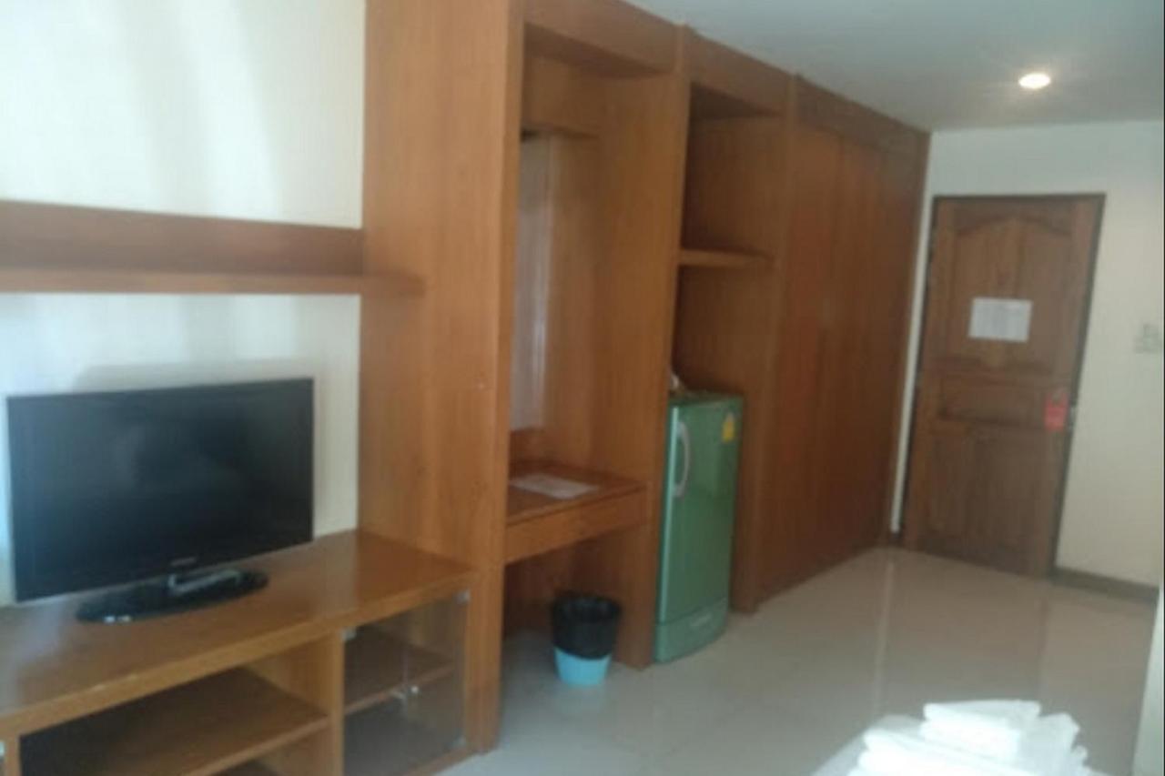 Oyo 1097 Thep Apartment Pattaya Luaran gambar